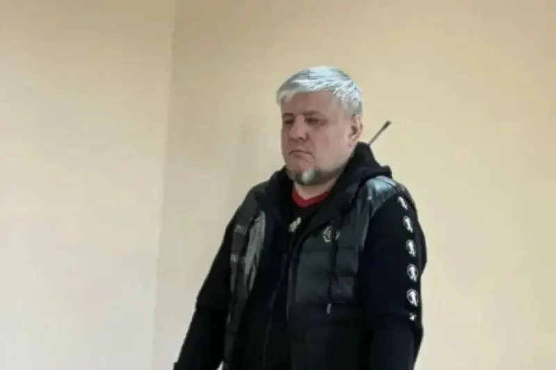 Суд признал депутата виновным: в 2024 году он, по версии следствия, получил 3 млн рублей за обещание помочь с проблемами с законом через якобы имевшиеся связи. Назначено 2 года лишения свободы условно и штраф 700 тысяч рублей.