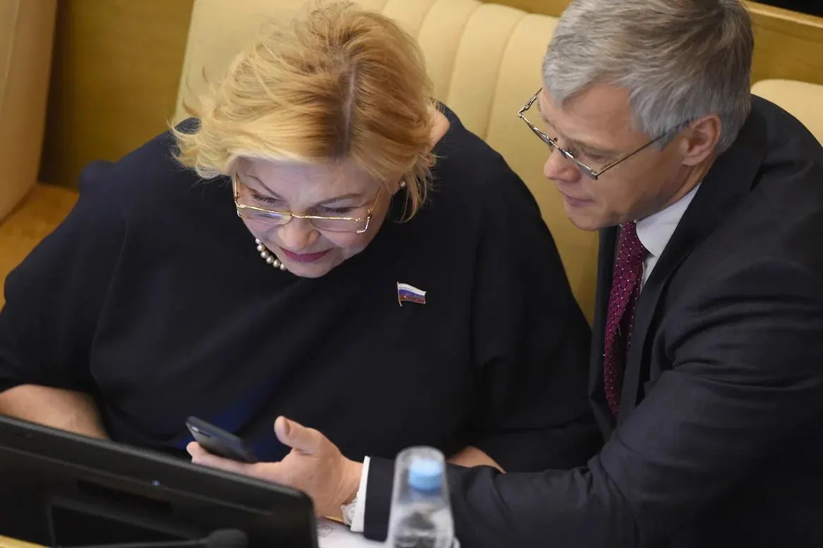 Два депутата, в том числе представитель Челябинской области Валерий Гартунг, оказались единственными против документа Госдумы об осуждении удара по Старобельску; спикер назвал инцидент «техническим сбоем» и потребовал проверить голосование.