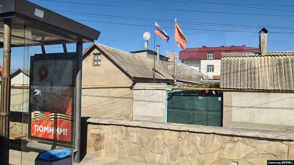 Российские власти сообщают о жертвах и повреждениях после атак беспилотников в Крыму и нескольких областях; Минобороны заявило о 272 сбитых дронах.