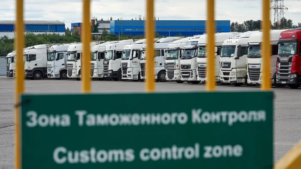 Правительство отложило обязательные обеспечительные платежи по системе СПОТ и продлило упрощённый порядок ввоза товаров из стран ЕАЭС до 31 августа. Решение принято, чтобы избежать сбоев в поставках и дать время на постепенное внедрение новых требований.