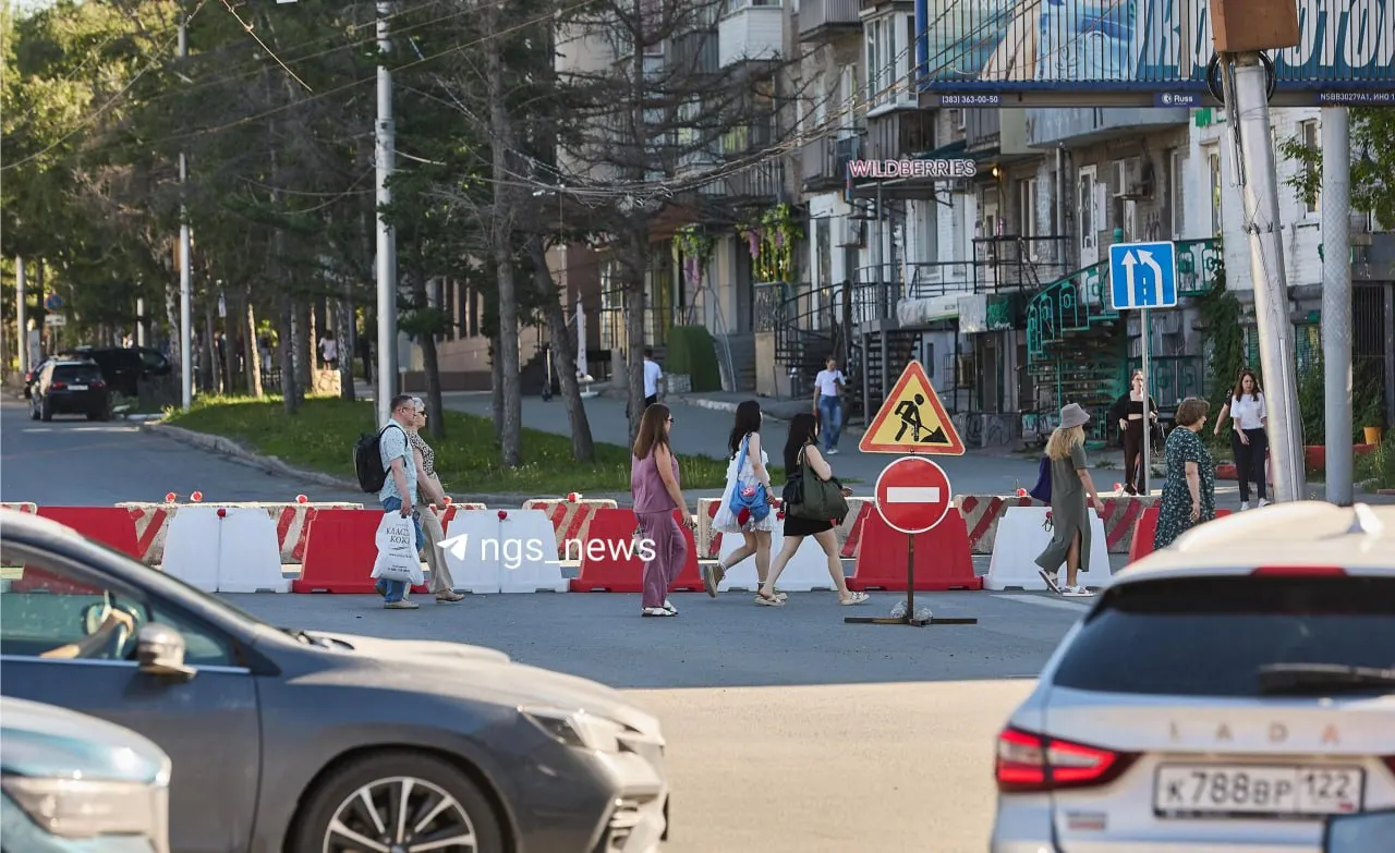 В центре города ограничили движение на Советской и части проспекта Димитрова; из‑за этого образовались крупные пробки. Ограничения на Димитрова будут действовать до 21 августа.