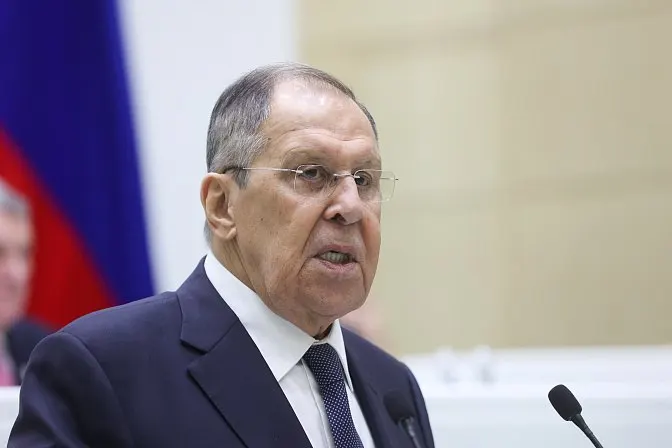 Глава МИД России заявил, что Ереван должен будет выбрать между ЕАЭС и ЕС — от этого зависят тарифы и фитосанитарные правила; вопрос нужно разрешить быстро.