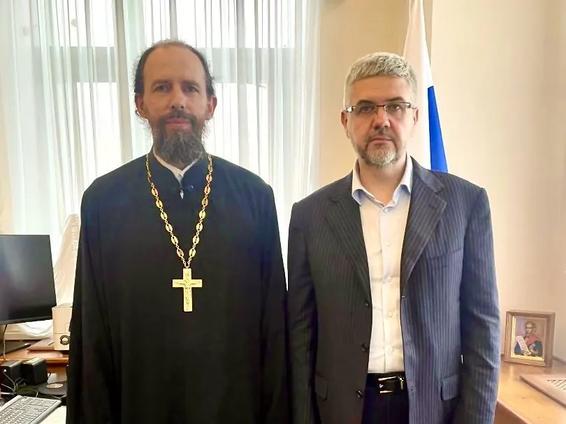 Замминистра юстиции Вадим Баланин заявил, что незарегистрированное сожительство рассматривается ведомством как угроза безопасности и требует изменений в Семейный кодекс.