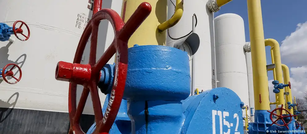 Киев отказался продлить контракт с «Газпромом», и с начала 2025 года через территорию Украины не идёт транзит российского газа. Особенно ощутимы последствия в Молдове; ряд стран переориентировал поставки, а Венгрия получает сырьё через «Турецкий поток».