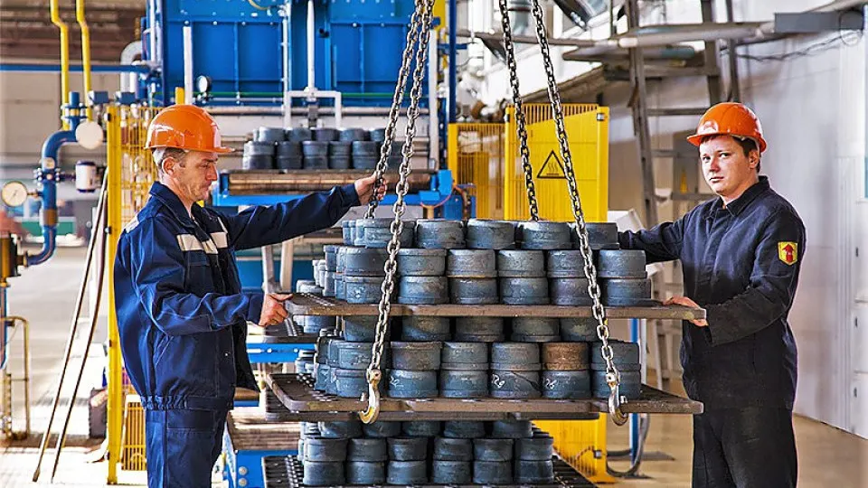 Суд по требованию Генпрокуратуры наложил арест на основное юридическое лицо и производственные активы Европейской подшипниковой корпорации (ЕПК). В деле фигурируют бывший депутат Олег Савченко и связанные с ним предприниматели.
