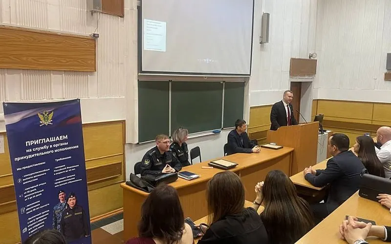 Сергей Салишев (сейчас Вешняков), признанный виновным в организации незаконных азартных игр, после приговора сохранил карьеру в вузе, сменил фамилию, объявлен банкротом и включён в аттестационную комиссию Росгвардии.