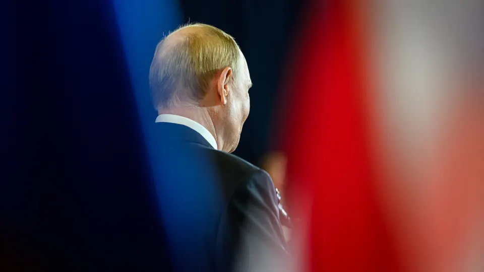 Институт прекратил выпуск открытого рейтинга, в котором доверие к президенту на начало апреля составило 29,5% — самый низкий показатель с начала войны. При этом рейтинг «одобрения» остаётся выше 65%. Эксперты отмечают нарастающее недовольство и экономические трудности.