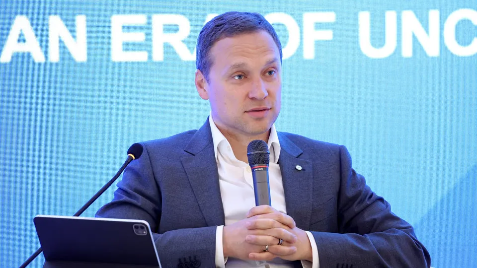 Зампред правления банка предупредил, что из‑за увеличения налоговой нагрузки и усиления мониторинга россияне и бизнес переводят деньги в кэш, который не возвращается в банковскую систему.