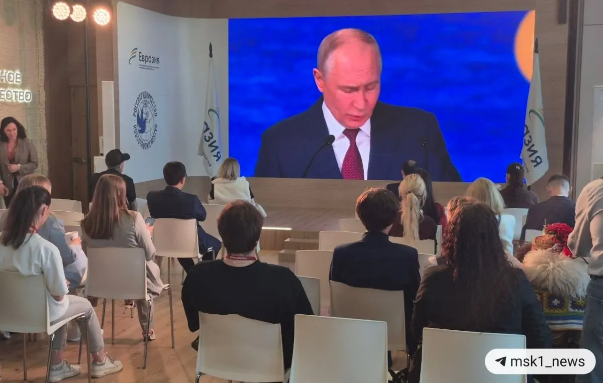 Кратко о ключевых заявлениях президента: смена центров роста в пользу Глобального Юга, растущая роль БРИКС и влияние ограничений на мировые валюты.
