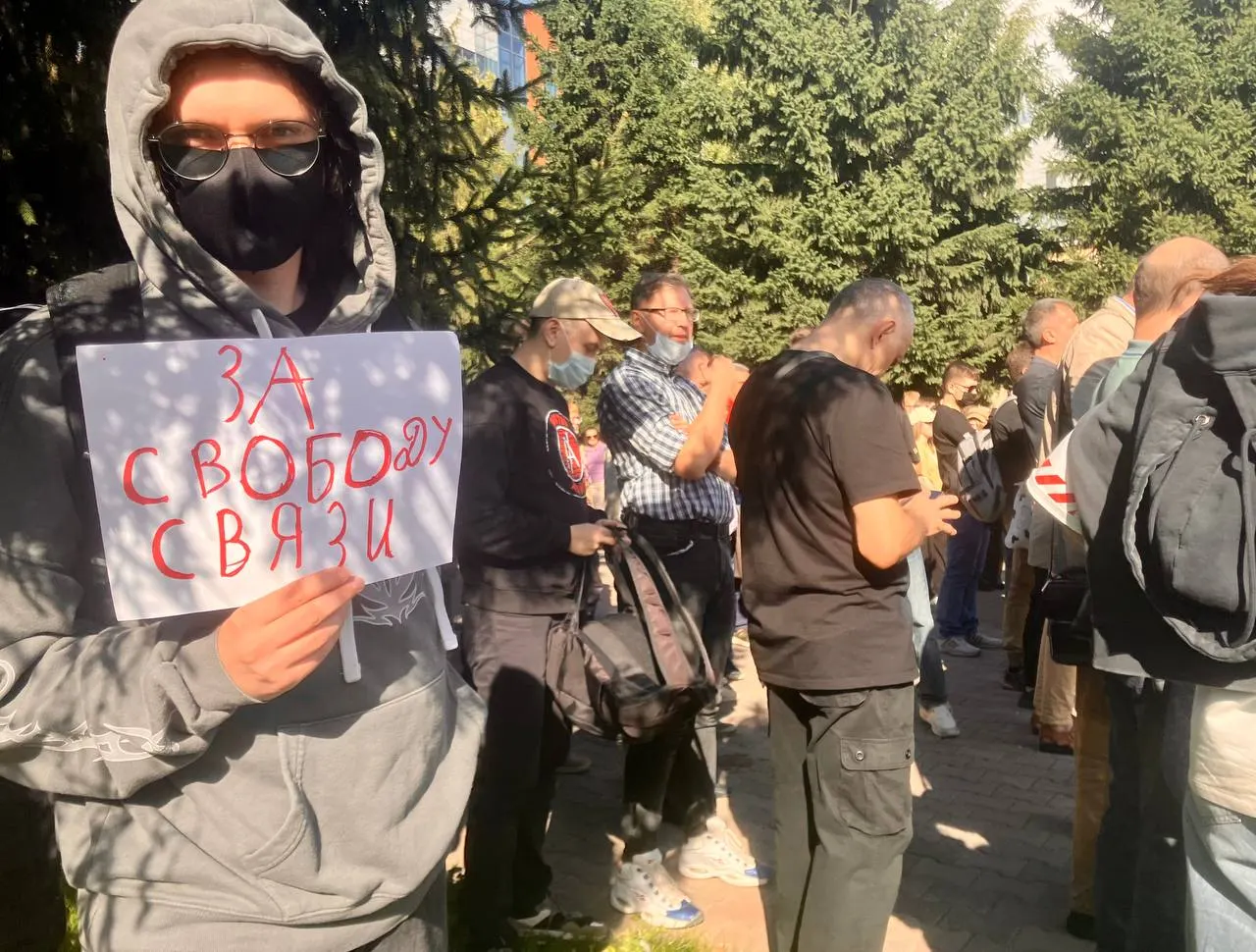 Партия объявила о старте движения и предложила ввести мораторий на интернет-блокировки. Инициативу представили на конференции в Москве; ранее акции против блокировок по всей стране жестко пресекались, в Новосибирске были задержания.