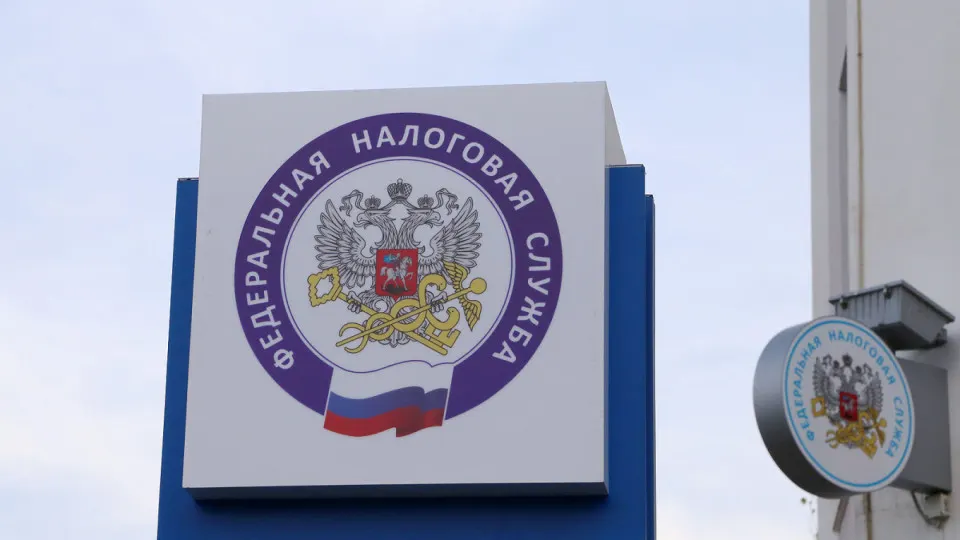 Федеральная налоговая служба рекомендовала регионам расширить налогооблагаемую базу и увеличить ставки по ряду местных налогов после того, как совокупный дефицит региональных бюджетов достиг исторического рекорда в 1,538 трлн рублей.
