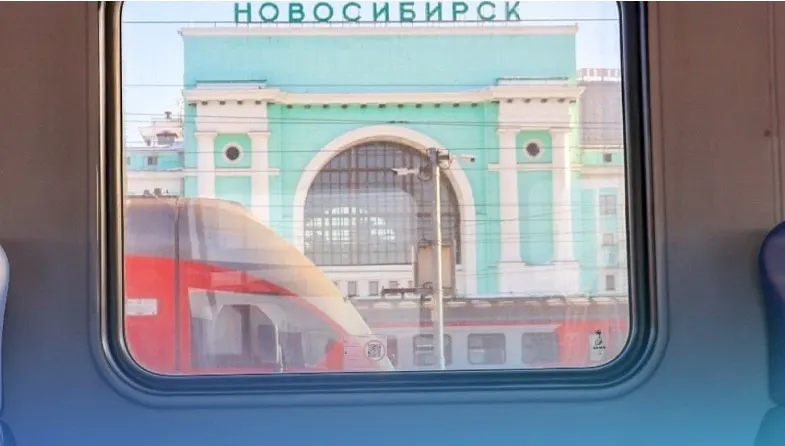Новосибирское АО «Экспресс‑пригород» прорабатывает вариант отправления электрички до Кемерова после планового закрытия кемеровского аэропорта в 2027 году; сейчас между городами курсирует только один поезд.