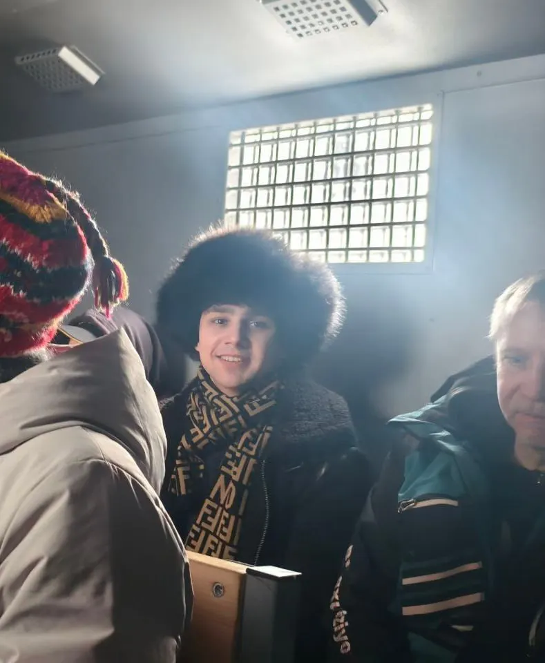 8-й кассационный суд вернул жалобу новосибирского юриста Романа Малозёмова на статус «аффилированного с иноагентом», указав на неподходящую копию платёжного документа. Малозёмов намерен обжаловать решение в Верховном суде. Ранее Минюст связывал его с «Коалицией Новосибирск 2020».