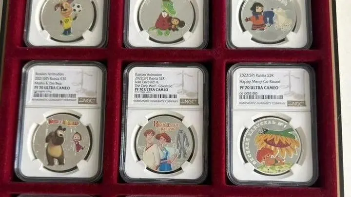 В Новосибирске выставили на продажу набор монет номиналом 3 рубля с изображениями персонажей мультфильмов — цену лота объявили в 370 000 ₽.