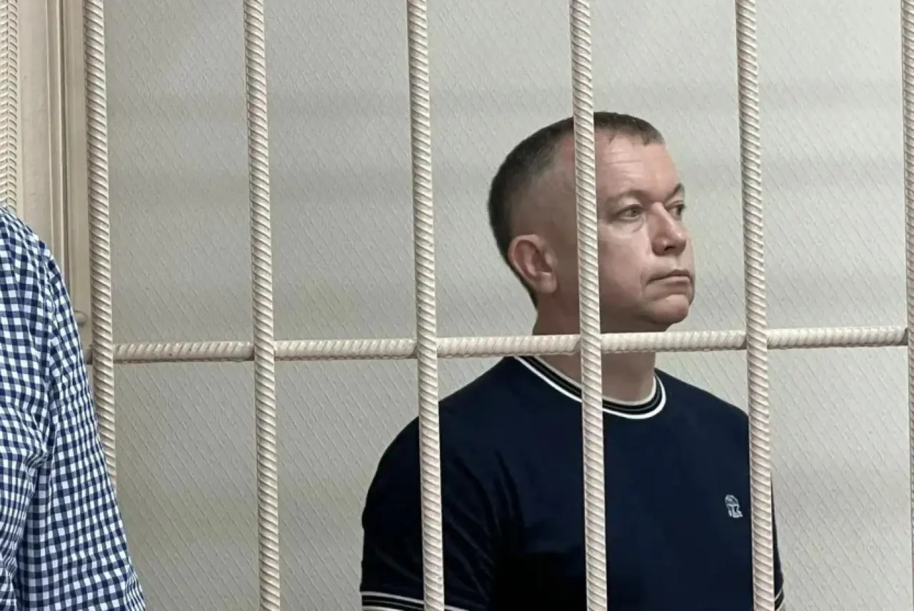 Осуждённый и его защитники, а также прокуратура направили апелляции по делу бывшего высокопоставленного полицейского: в июне ему назначили 12 лет строгого режима и штраф 138,5 млн руб. Ему вменяют получение взяток от производителей контрафактного алкоголя; отдельно рассматривается ещё одно уголовное дело.