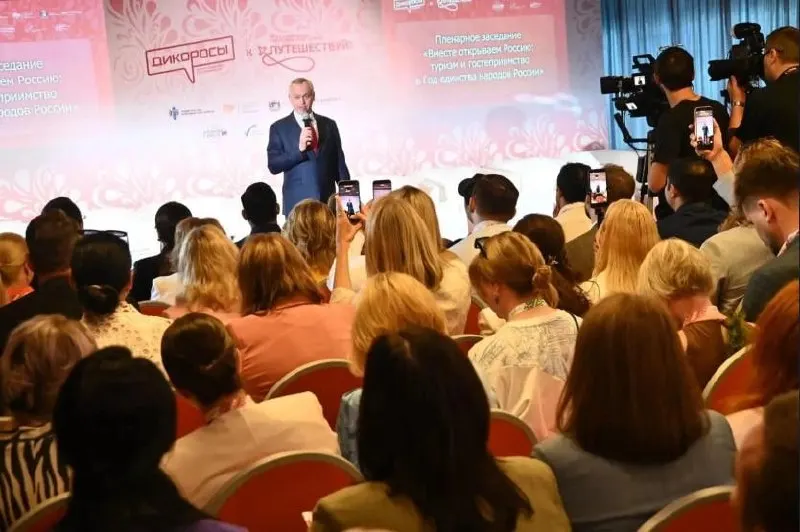 Форум «Дикоросы» проходит в Новосибирске в рамках международного туристического форума «Путешествуй!». В программу города на ближайшие четыре дня включены насыщенные мероприятия, цель которых — раскрыть туристический потенциал Сибири.