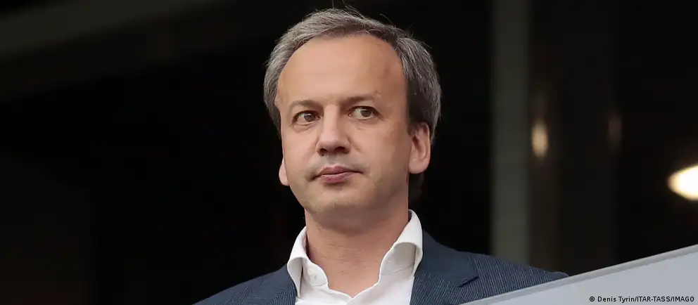 Аркадий Дворкович заявил о намерении обжаловать санкции ЕС в суде и добровольно временно ушёл с поста президента Международной шахматной федерации до разрешения ситуации.