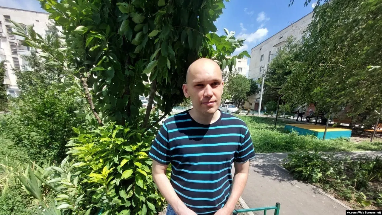 Инвалида I группы Игоря Никитенко включили в перечень участников «иностранных агентов». Правозащитники заявляют, что он не состоит в организациях, живёт без электричества и нуждается в медицинской помощи.