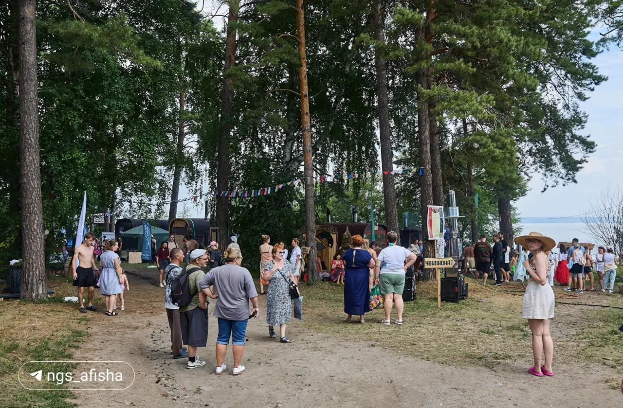 В парке «У моря Обского» прошёл фестиваль «Добрый пар»: производители печей представили модели, работали коллективные парения с бесплатным входом. Организаторы отмечают рост интереса на фоне тренда ЗОЖ; сборка бани «под ключ» ныне стоит от 239 тыс. руб.