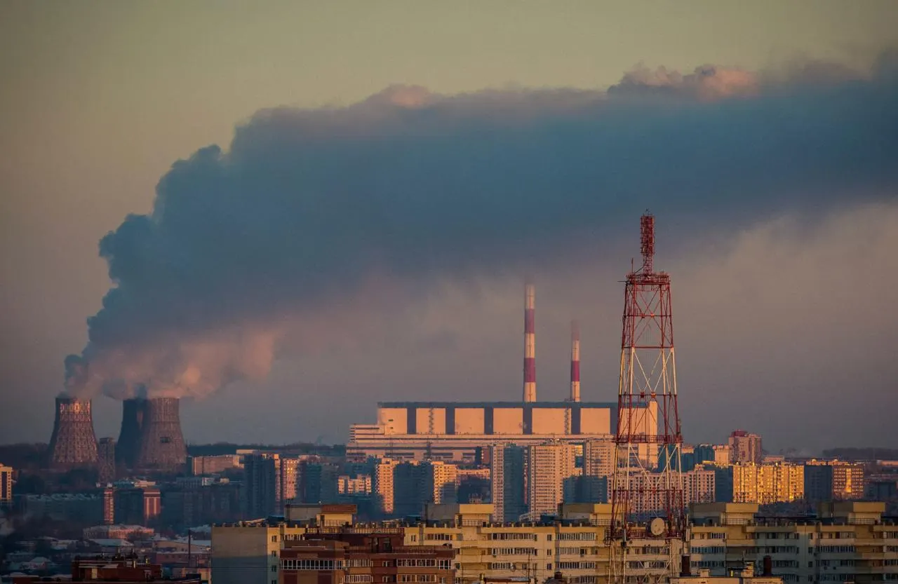 Мониторинг показывает превышение вредных веществ в воздухе в 5,2 раза; зафиксированы формальдегид и фтористый водород, в зоне наибольшего риска — Железнодорожный и Ленинский районы.