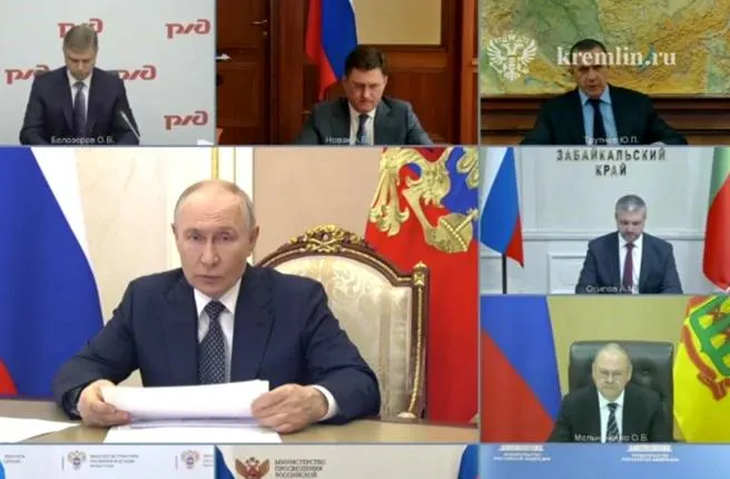 Губернатор края доложил президенту о ситуации с топливом и предложил два системных шага — развивать малую переработку и заключать прямые контракты на импорт. Президент поддержал привлечение малого и среднего бизнеса к производству нефтепродуктов.
