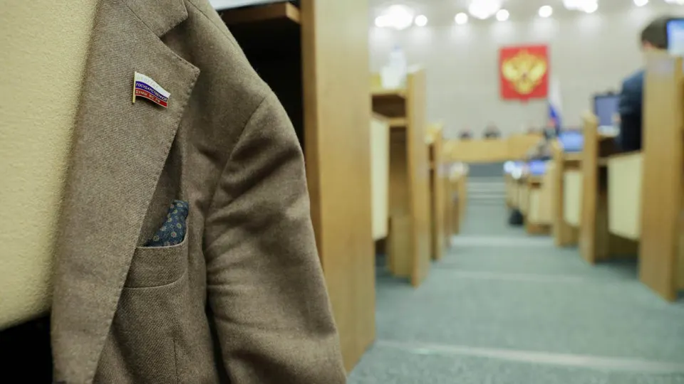 Правительство поддержало инициативу, которая отменяет наказания за отсутствие или несвоевременную подачу деклараций региональными депутатами. Ведомства сочли законопроект спорным и потребовали доработки.