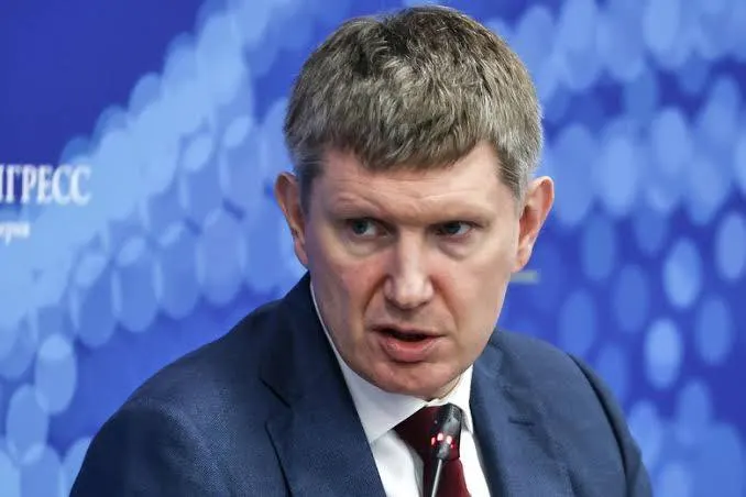 Минэкономразвития ввело правило: гостиницы с более чем 50 номерами должны принимать постояльцев при подтверждении личности через национальный мессенджер. Операторам предстоит подключить системы и обучить персонал.