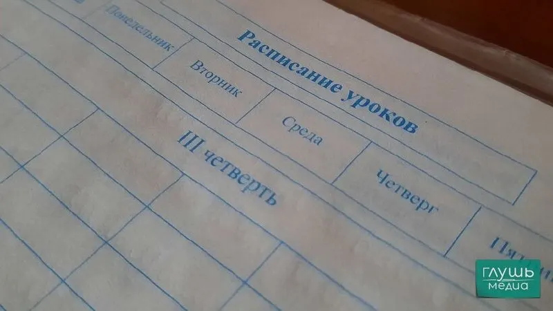 Вице‑спикер Госдумы Борис Чернышов предложил поощрять школьников, показавших улучшение успеваемости, единовременными выплатами, сертификатами или грантами; обращение направлено вице‑премьеру.