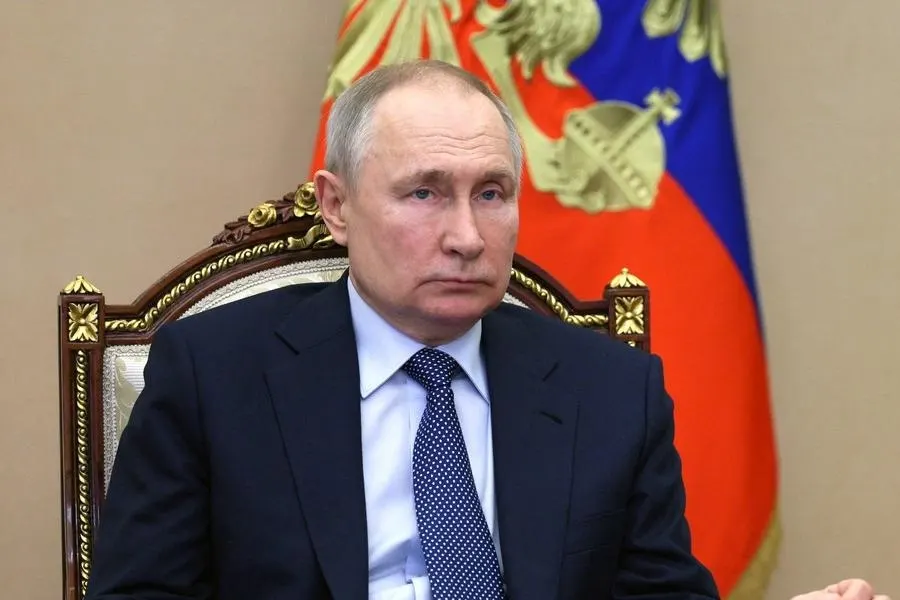 Кремль заявил, что остановка боёв возможна только после выполнения российских задач; предложение президента Казахстана о «заморозке» конфликта и возврате к «стамбульской формуле 2.0» обсуждалось на встрече в Омске, но встречает возражения с учётом позиции Киева.