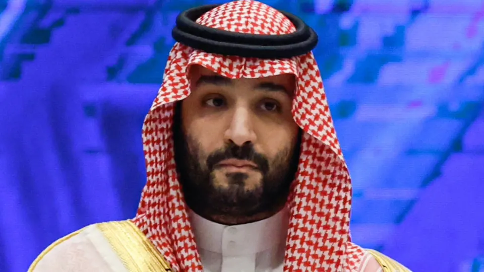 Королевство снизило официальную отпускную цену сорта Arab Light на $11 за баррель. Решение обрушило котировки Brent и Urals, усилило давление на российский бюджет и может привести к избытку нефти на мировом рынке.