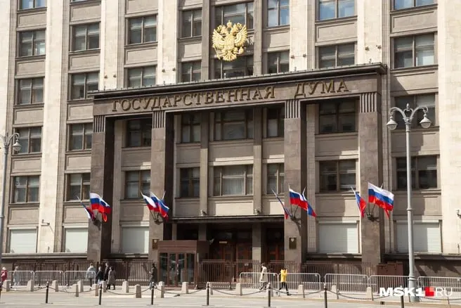 Публикация о заработках главы региона Ильи Середюка, включенного в федеральный список кандидатов, вызвала дискуссии в регионе и за его пределами.