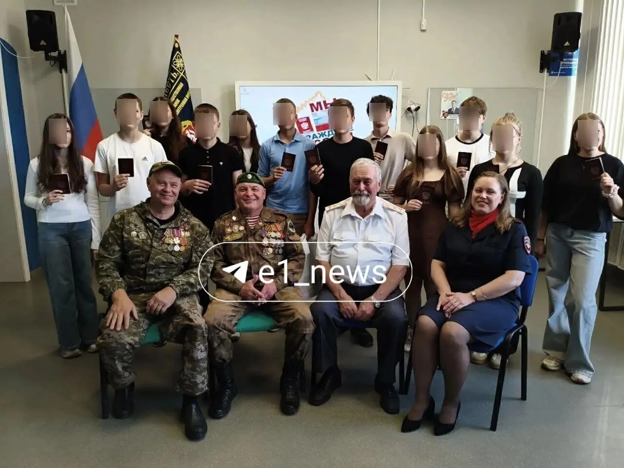 В Новосибирске ветеран СВО рассказал об избиении на лавочке после конфликта и угрозах сексуального характера; пострадавший перенес серьёзные травмы и операции.