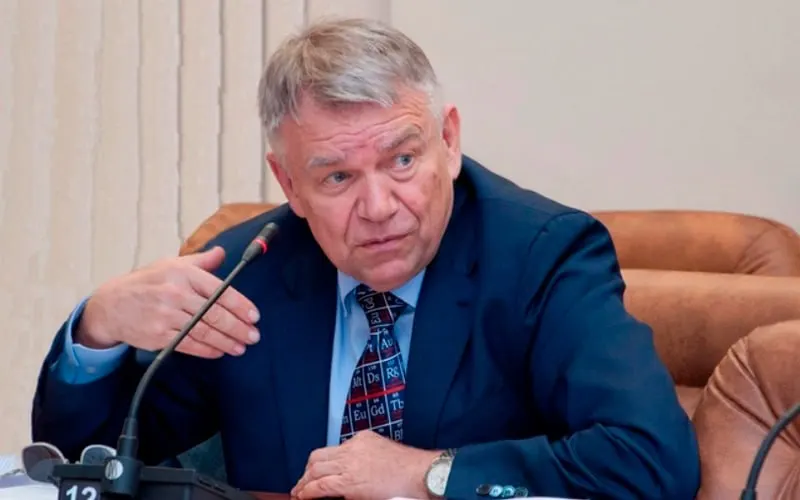 Восьмой кассационный суд в Кемерове отменил решение мирового суда Советского района Новосибирска о дисквалификации Валентина Пармона, главы Сибирского отделения Российской академии наук.