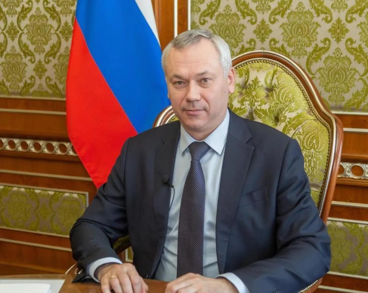 С начала года на автомобиле губернатора зафиксированы штрафы на 22 500 рублей за превышение скорости, непристегнутый ремень и другие нарушения; наиболее заметным стало превышение более чем на 60 км/ч на четвёртом мосту.