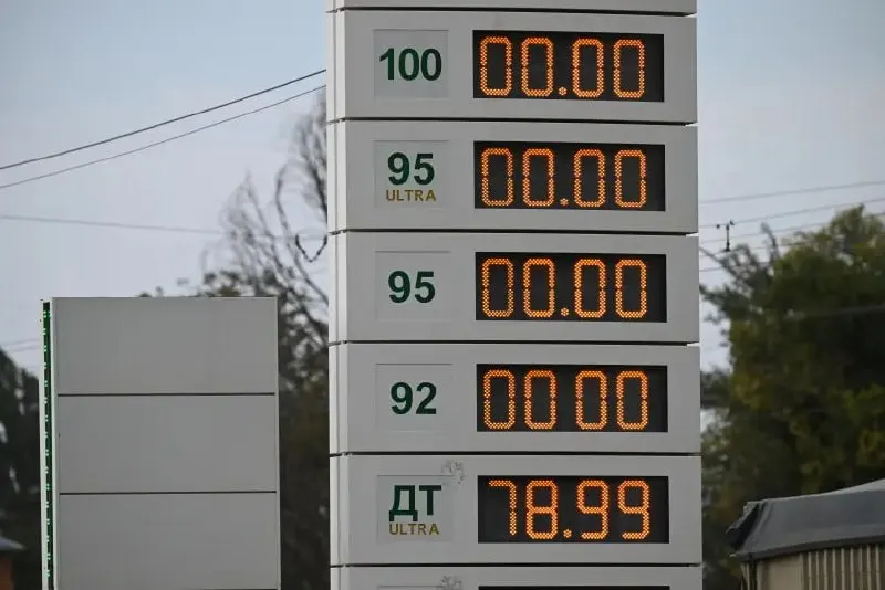 Правительство приняло временную меру по допуску к розничной продаже бензина и дизеля классов Евро-2–Евро-5 до 30 июня 2027 года с целью стабилизации рынка и снижения риска дефицита.
