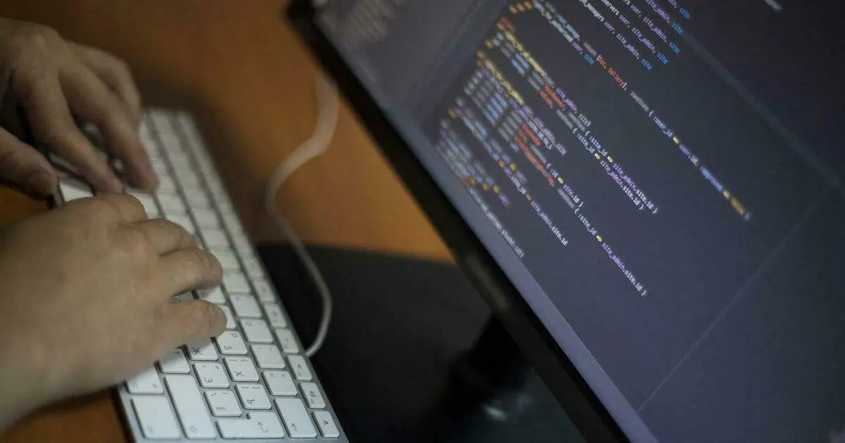 Злоумышленники распространяют фишинговую платформу для учителей и убеждают пройти регистрацию на якобы новой системе учёта успеваемости перед началом учебного года.