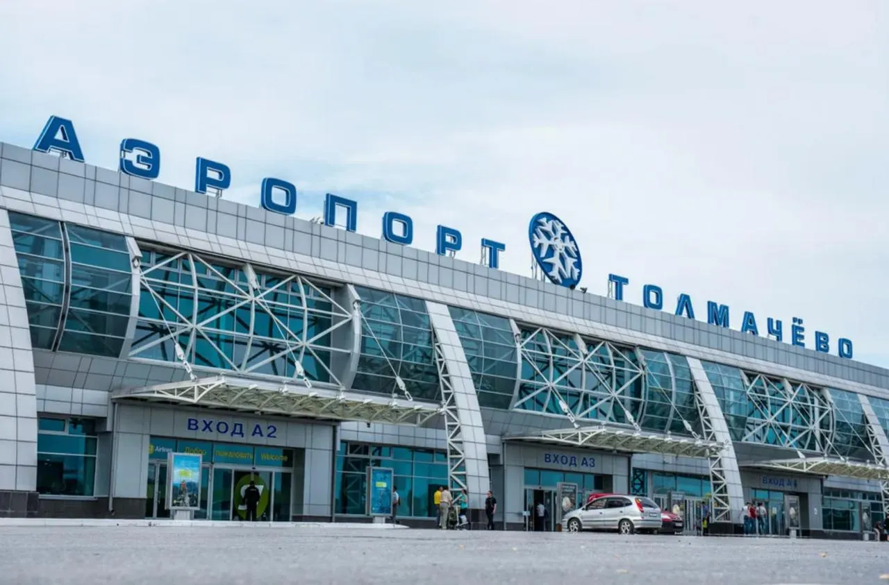 В новосибирском аэропорту задерживаются рейсы десяти самолётов авиакомпаний «Сибирь» и Azur Air; прокуратура проверяет ситуацию на предмет соблюдения прав пассажиров.