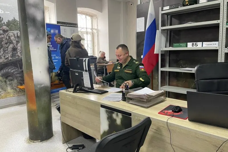 Официальные лица развеивают слухи о массовой мобилизации, западные издания продолжают обсуждать тему.