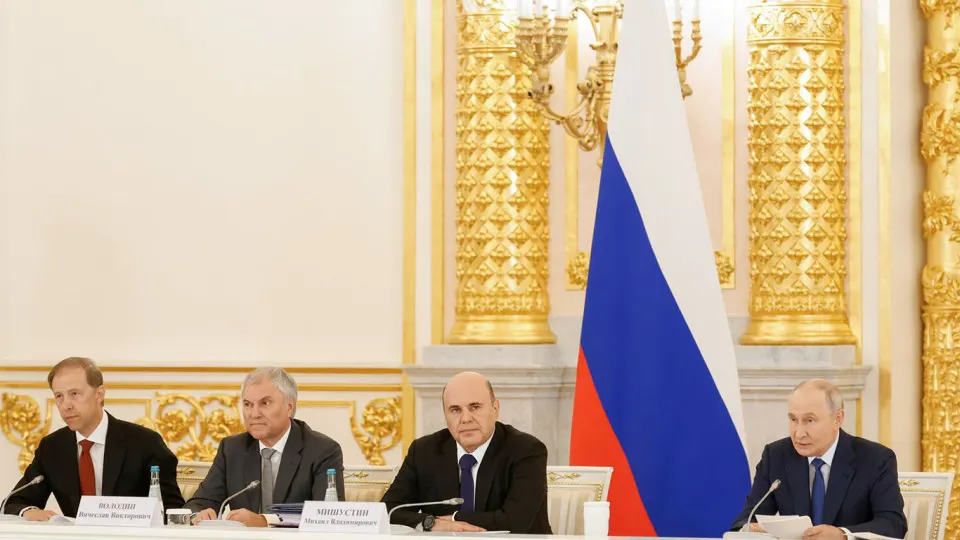 Власти вводят новые меры по занятости участников боевых действий после возвращения из зоны конфликта, включая требования к бизнесу и защиту рабочих мест для ветеранов.