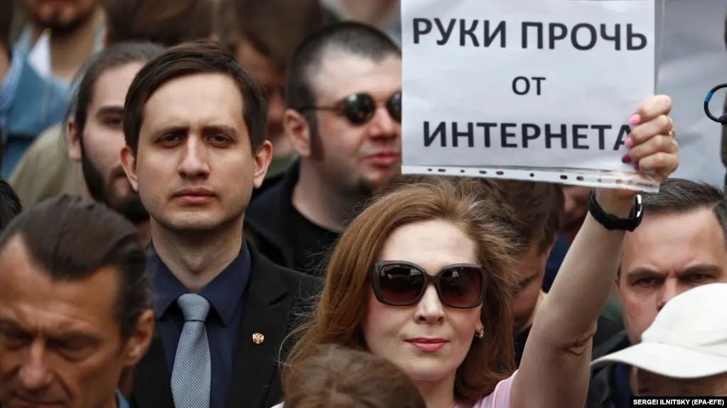 В России усиливаются меры по ограничению доступа к VPN и обходу блокировок; пользователи фиксируют технические сбои, власти заявляют о защите информационной инфраструктуры.