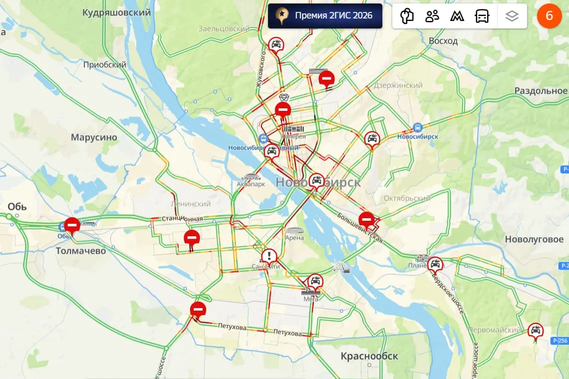 Заторы в центре Новосибирска: перекрыта площадь Ленина, пробки на Красном проспекте достигают двух километров.