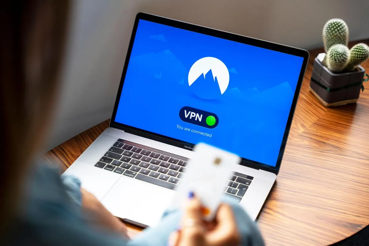 Госрегулятор предлагает усилить контроль за VPN в перечне исключений, ввести постоянный мониторинг IP‑адресов и повысить требования к идентификации клиентов хостинга, что может привести к ужесточению ограничений.