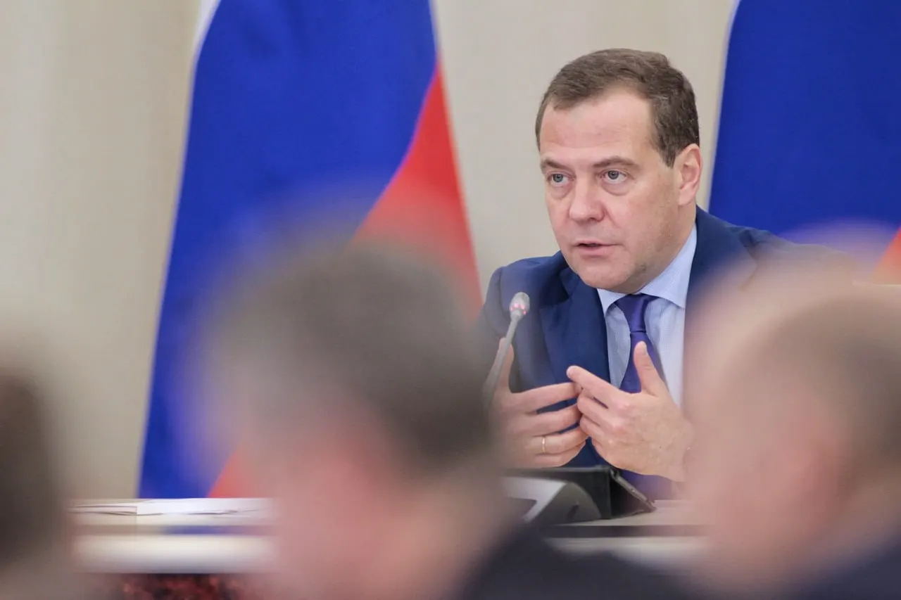 После завершения СВО идеологическое противостояние с Западом сохранится; Медведев указал на невозможность полного прекращения противостояния.
