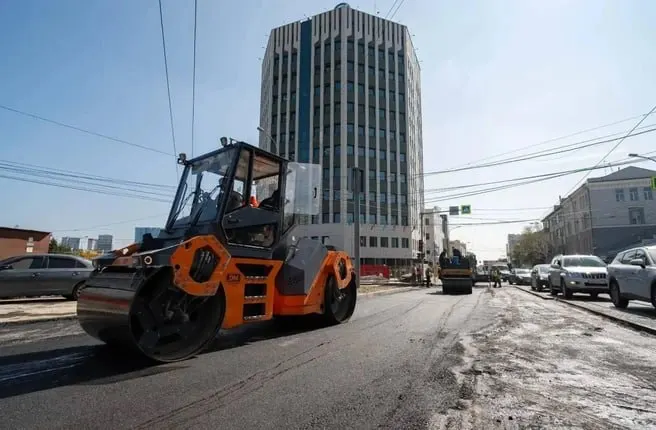 После ремонта теплотрассы движение откроют ночью 28 августа. К тепломагистрали подключено 49 объектов, включая больницу и колледж, что приведёт к повышению качества теплоснабжения в нескольких районах.