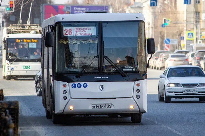 Городской совет планирует увеличить штраф за безбилетный проезд с 1 000 до 2 500 рублей; решение уже поддержала профильная комиссия и направляется на рассмотрение депутатам.