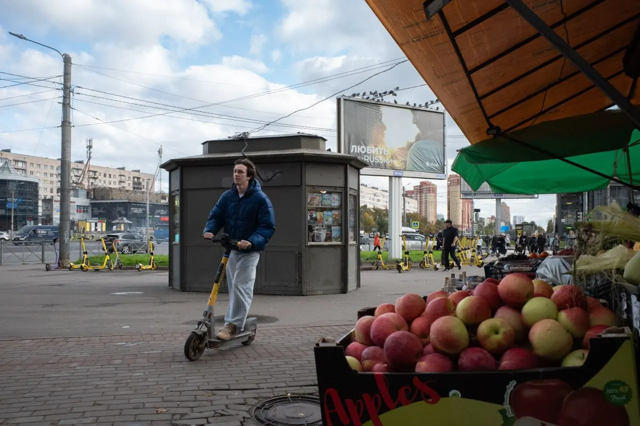 В Петербурге и Ленобласти исчез экс-глава района, произошла авария на КАД и вынесен приговор; в России и мире введены санкции против судей; в Киеве пострадали люди.