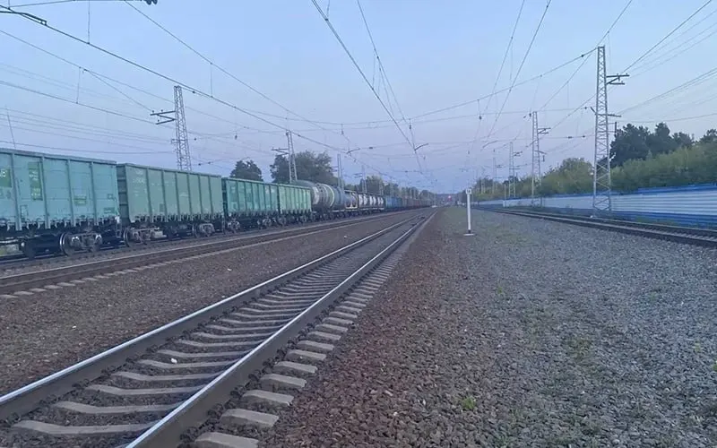 14-летний школьник попал под поезд у станции Сибирская. Расследование проводится по факту нарушения правил движения железнодорожного транспорта.