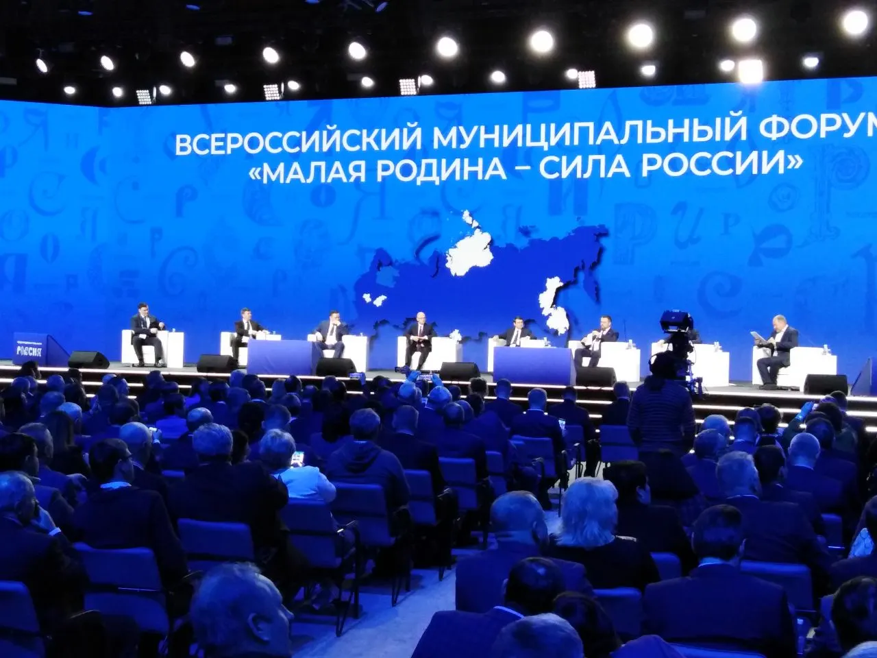Указ устанавливает ежегодное проведение форума и награждения за вклад в развитие местного самоуправления.
