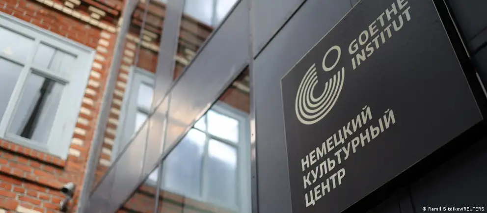 Филиалы в Москве, Санкт-Петербурге и Новосибирске будут закрыты, что повлияет на сдачу экзаменов, курсы и образовательные программы, а также на культурный обмен между странами.