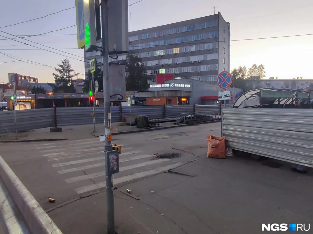 Движение на участке на улице Перевозчикова снова затянулось: первоначальные сроки перенесли, обновления по завершению неоднократно откладывались.
